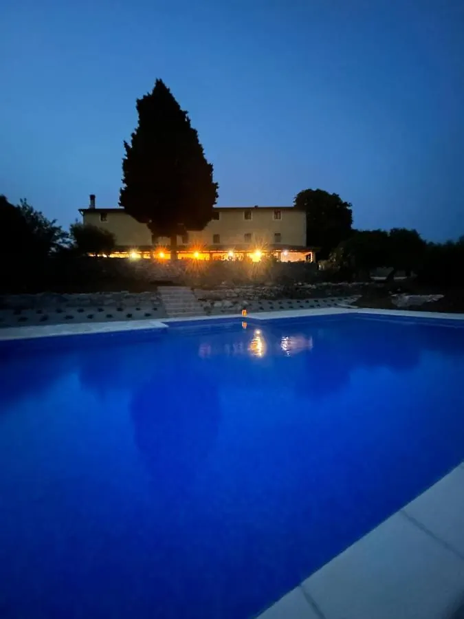 Hotel Villa Calussovo Ripenda Kras