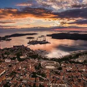 Center With Free Parking 4* Pula